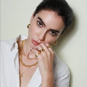 Meet your Posher, Huma